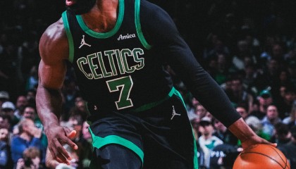 kaiyun-塔图姆20+14+7布朗划水，二轮中锋半场22分，绿军送奇才11连败