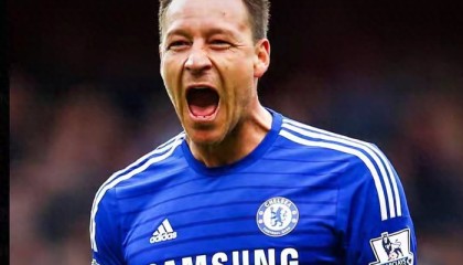 开云官网-34岁铁人范戴克，英超第一中卫之争竟被他“踢”成连续剧？|约翰·特里|格拉文贝尔奇|利物浦|C罗|特里_新浪体育_新浪新闻