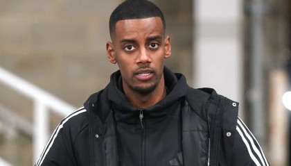 开云app-电讯报：与球队老板会面后，伊萨克重申了想加盟利物浦的愿望