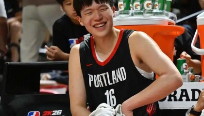 开云官网-常规赛快结束了，杨瀚森连洛杉矶英文说不出来，球迷：换个翻译吧|开拓者|NBA|波特兰开拓者队|德尼·阿夫迪亚|本-麦克勒莫_新浪体育_新浪新闻