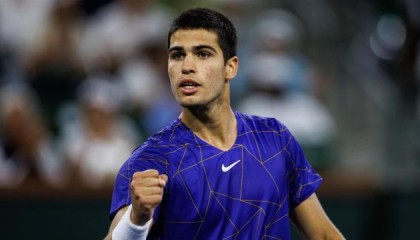 竟让西西帕斯难以招架！这位00后能否复制德约？