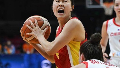 王思雨关键9分杀死比赛！中国女篮力擒捷克