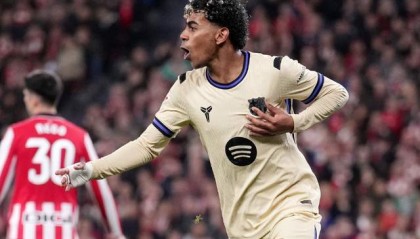 开云平台-18岁亚马尔复制梅西经典：彩虹球进死角 对手倒下！生涯50球