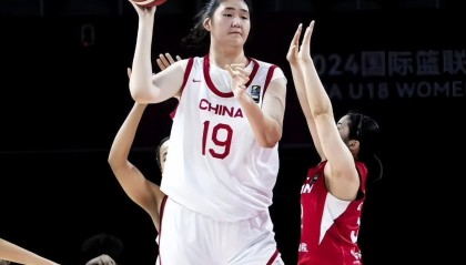 开云app-女版姚明暂离国家队，短期弃用非浪费天赋，长期打磨方出顶级内线